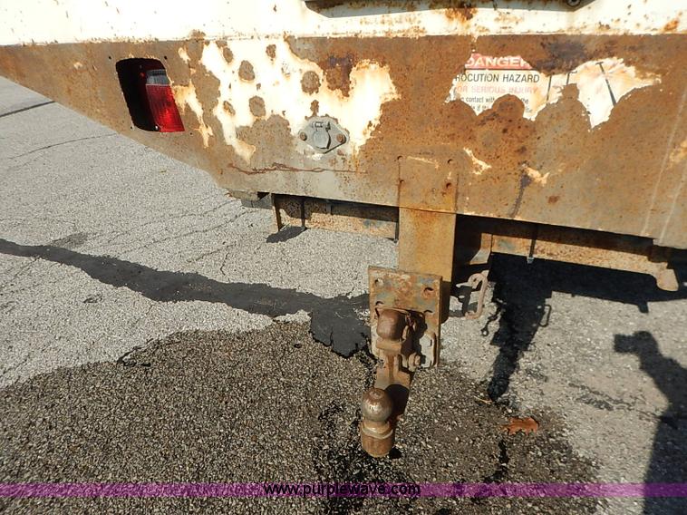 image for item I5261 2006 Chevrolet C6500 bucket truck