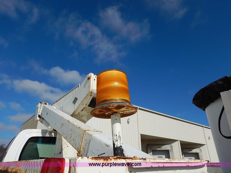 image for item I5261 2006 Chevrolet C6500 bucket truck