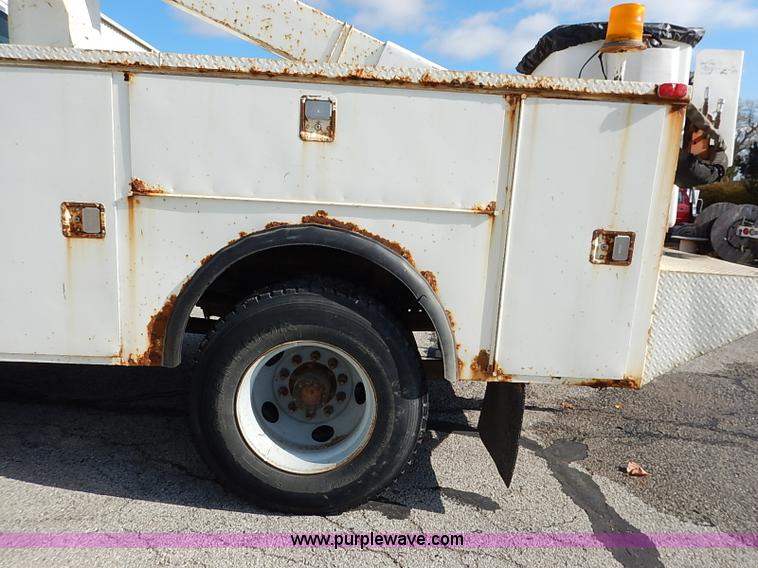 image for item I5261 2006 Chevrolet C6500 bucket truck