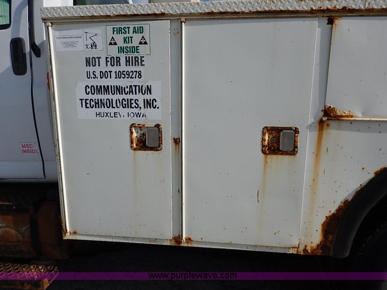 image for item I5261 2006 Chevrolet C6500 bucket truck