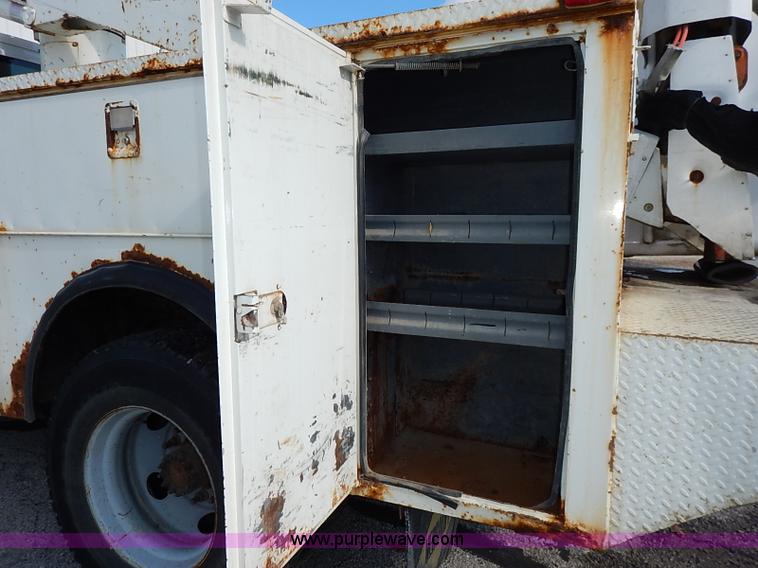 image for item I5261 2006 Chevrolet C6500 bucket truck