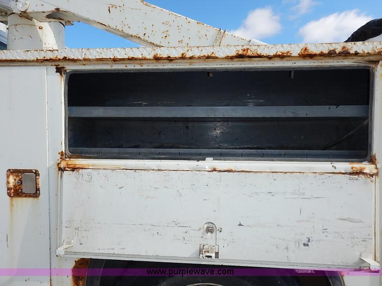 image for item I5261 2006 Chevrolet C6500 bucket truck