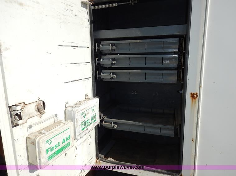 image for item I5261 2006 Chevrolet C6500 bucket truck