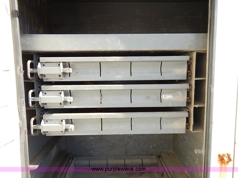 image for item I5261 2006 Chevrolet C6500 bucket truck