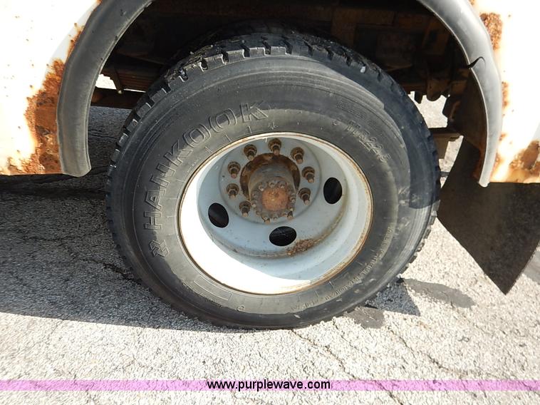 image for item I5261 2006 Chevrolet C6500 bucket truck