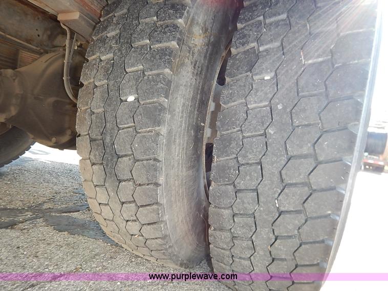 image for item I5261 2006 Chevrolet C6500 bucket truck