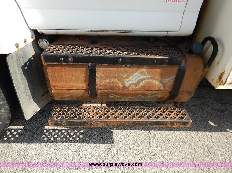 image for item I5261 2006 Chevrolet C6500 bucket truck