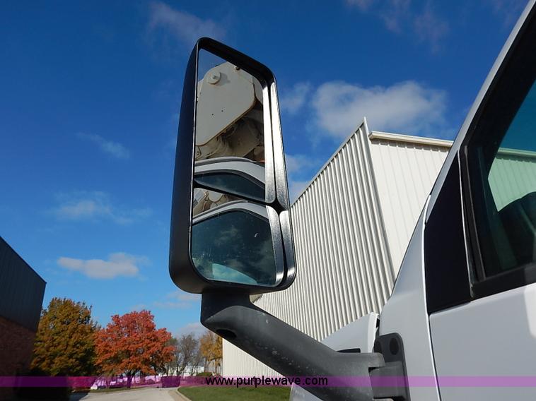 image for item I5261 2006 Chevrolet C6500 bucket truck