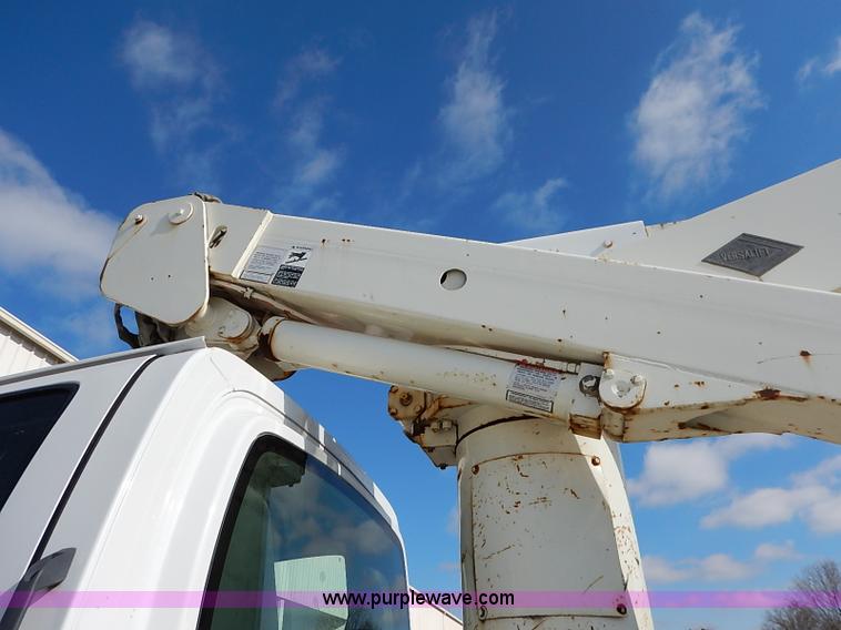 image for item I5261 2006 Chevrolet C6500 bucket truck