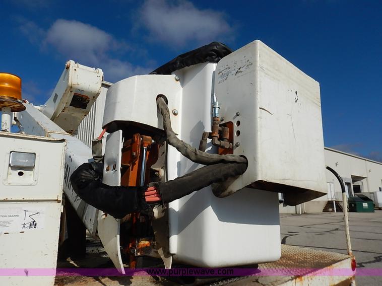 image for item I5261 2006 Chevrolet C6500 bucket truck