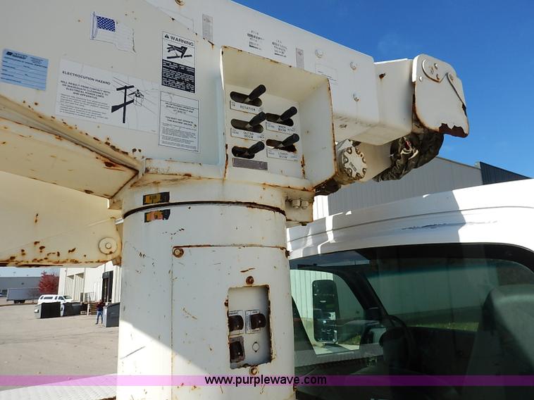 image for item I5261 2006 Chevrolet C6500 bucket truck