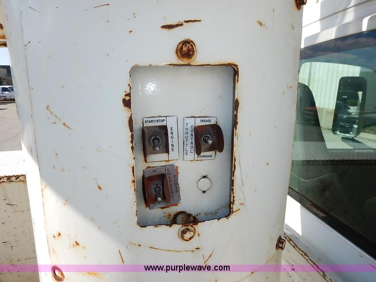 image for item I5261 2006 Chevrolet C6500 bucket truck