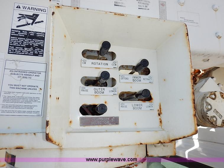 image for item I5261 2006 Chevrolet C6500 bucket truck