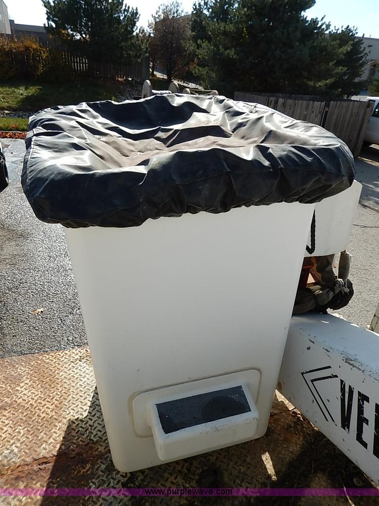 image for item I5261 2006 Chevrolet C6500 bucket truck