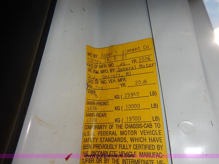 image for item I5261 2006 Chevrolet C6500 bucket truck