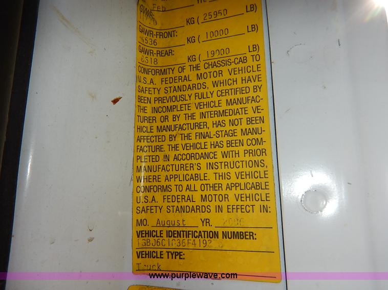 image for item I5261 2006 Chevrolet C6500 bucket truck