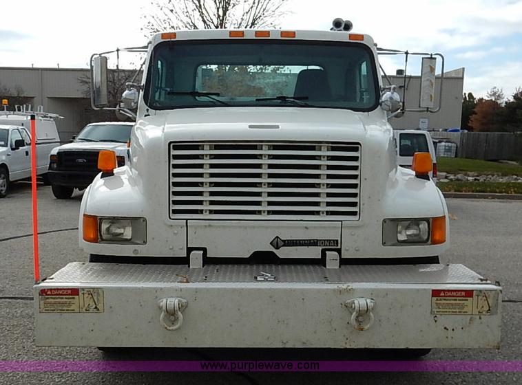 image for item I5270 1997 International 4700 service truck