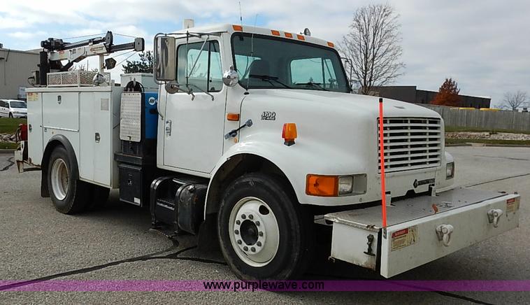 image for item I5270 1997 International 4700 service truck