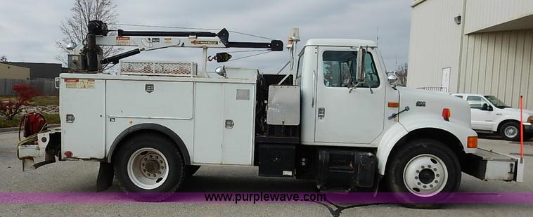 image for item I5270 1997 International 4700 service truck
