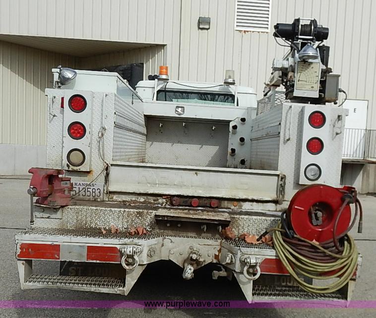 image for item I5270 1997 International 4700 service truck