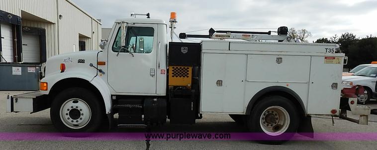 image for item I5270 1997 International 4700 service truck