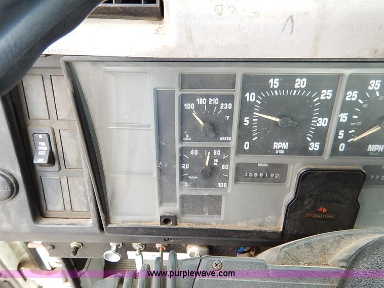 image for item I5270 1997 International 4700 service truck