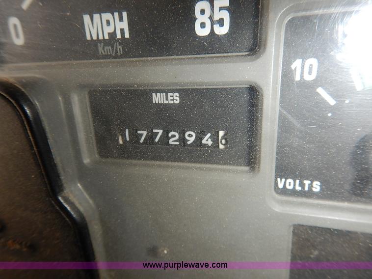 image for item I5270 1997 International 4700 service truck