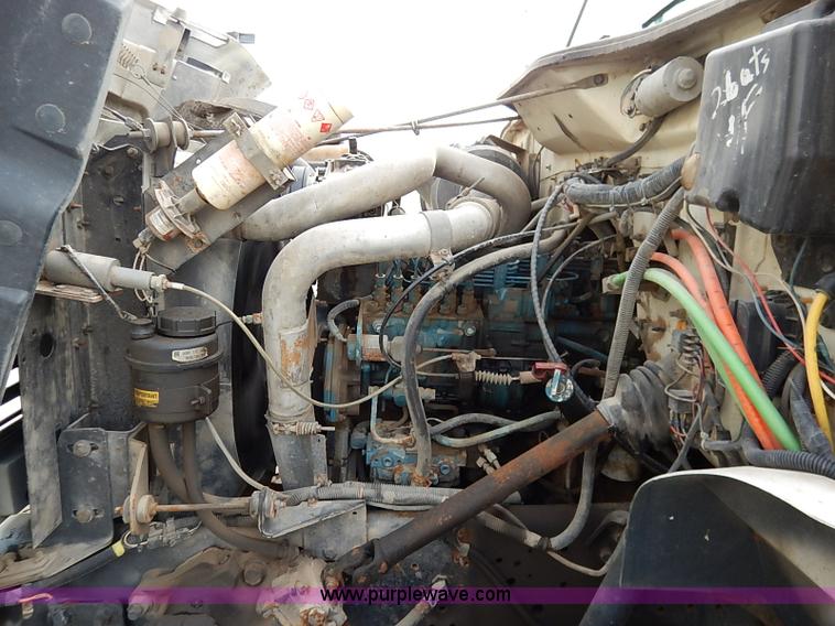 image for item I5270 1997 International 4700 service truck