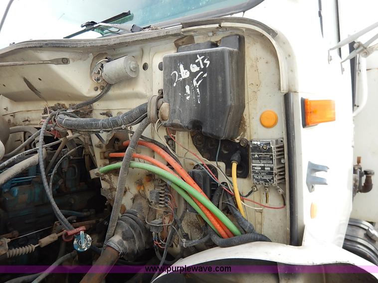 image for item I5270 1997 International 4700 service truck