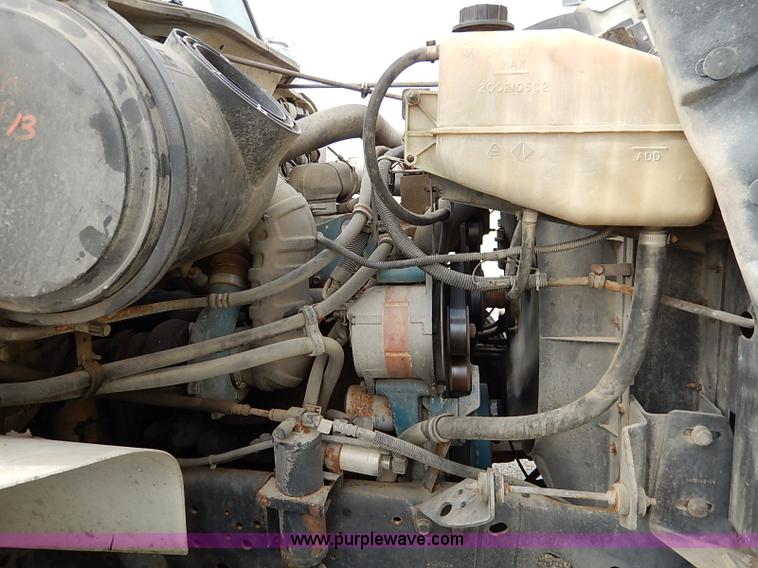 image for item I5270 1997 International 4700 service truck