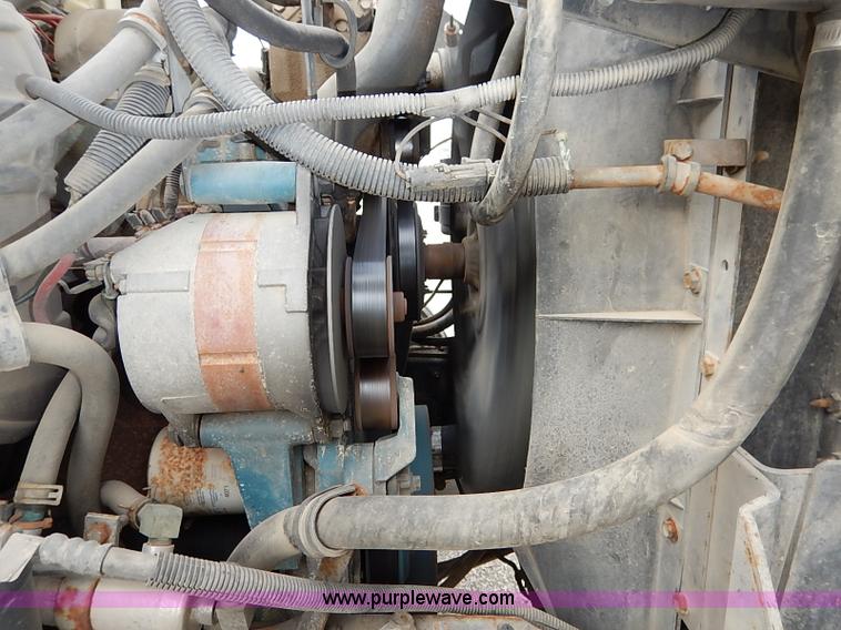 image for item I5270 1997 International 4700 service truck