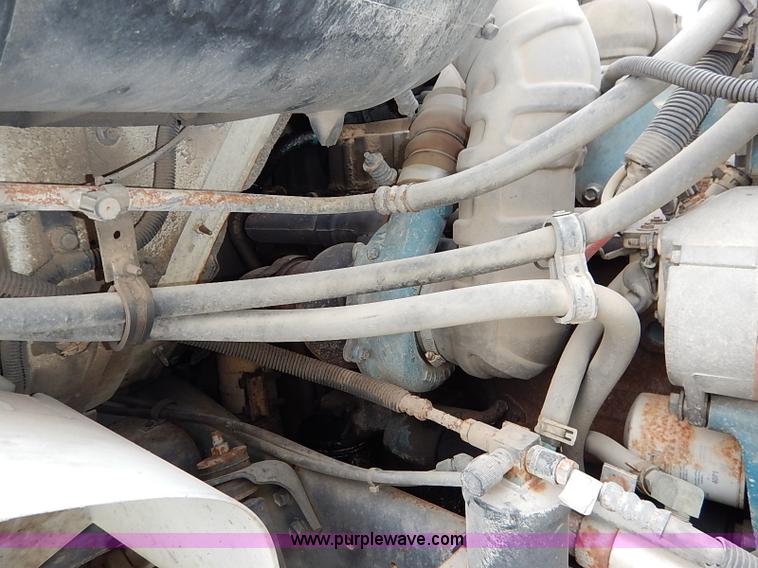 image for item I5270 1997 International 4700 service truck