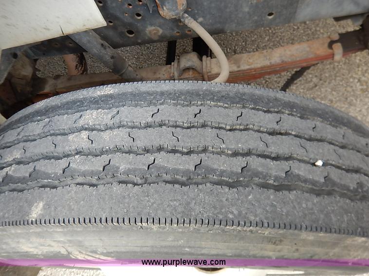 image for item I5270 1997 International 4700 service truck