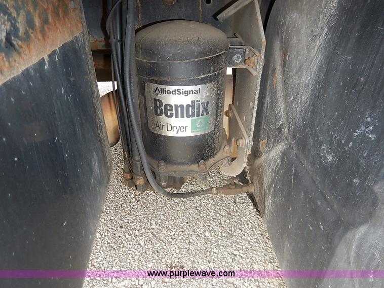 image for item I5270 1997 International 4700 service truck