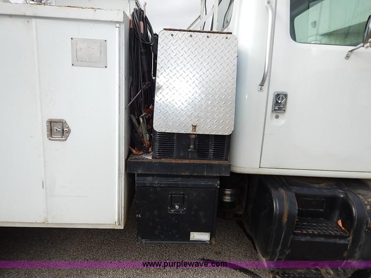 image for item I5270 1997 International 4700 service truck