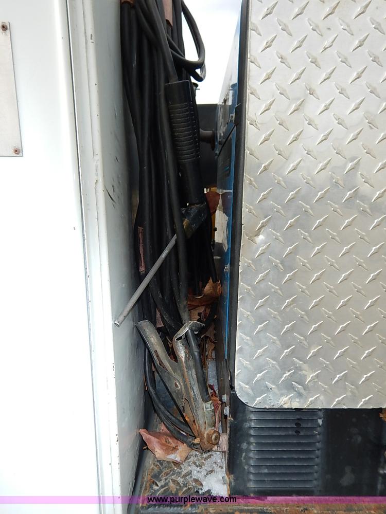 image for item I5270 1997 International 4700 service truck