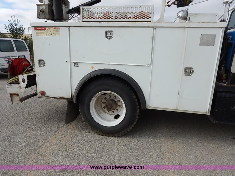 image for item I5270 1997 International 4700 service truck