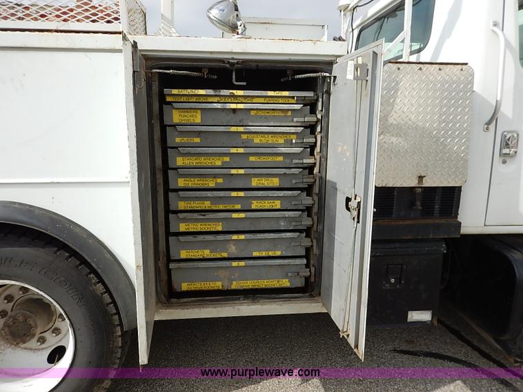 image for item I5270 1997 International 4700 service truck