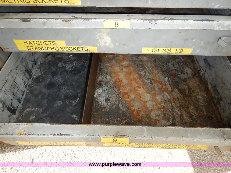 image for item I5270 1997 International 4700 service truck