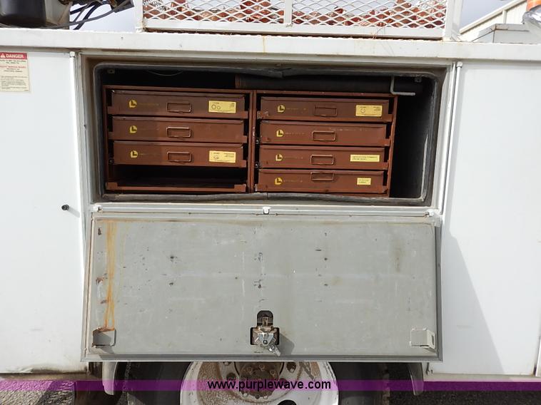 image for item I5270 1997 International 4700 service truck