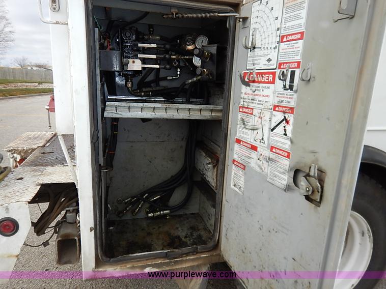 image for item I5270 1997 International 4700 service truck