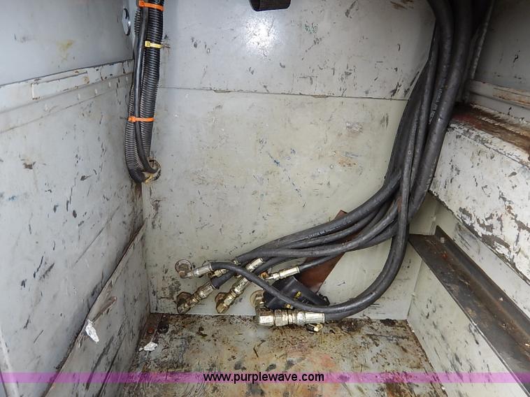 image for item I5270 1997 International 4700 service truck