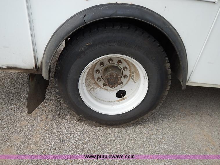 image for item I5270 1997 International 4700 service truck