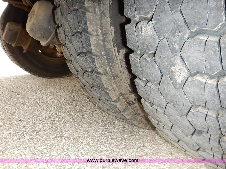 image for item I5270 1997 International 4700 service truck