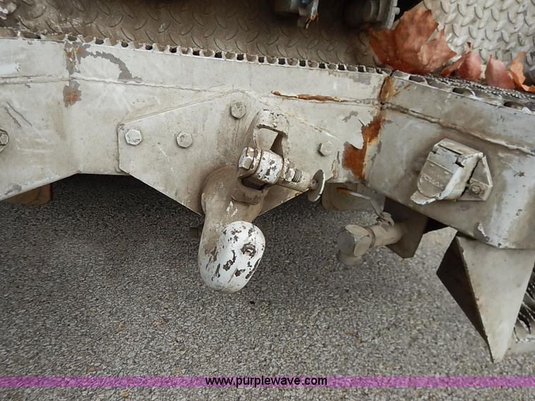 image for item I5270 1997 International 4700 service truck