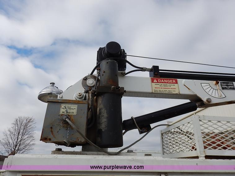 image for item I5270 1997 International 4700 service truck