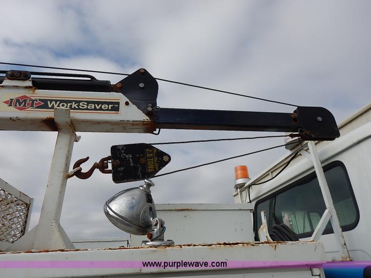 image for item I5270 1997 International 4700 service truck