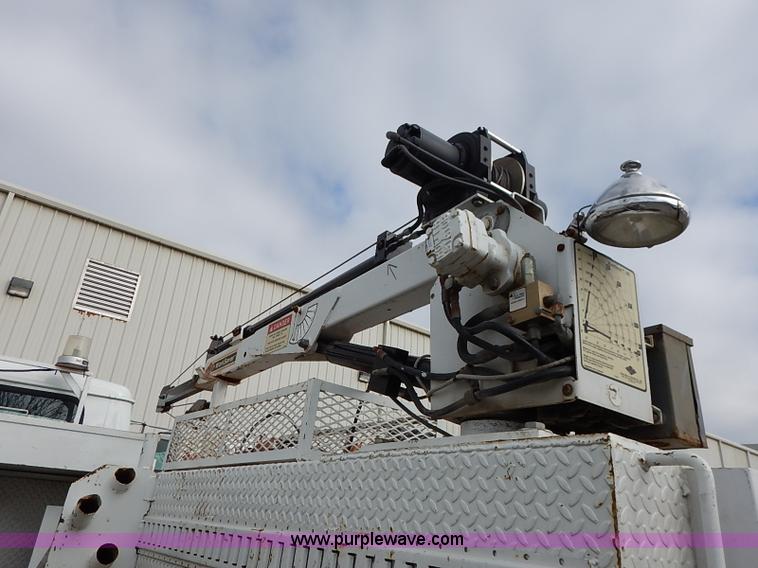 image for item I5270 1997 International 4700 service truck