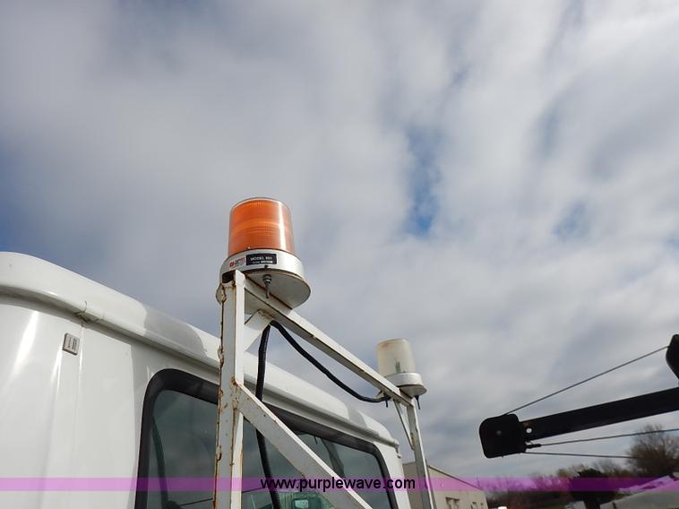 image for item I5270 1997 International 4700 service truck