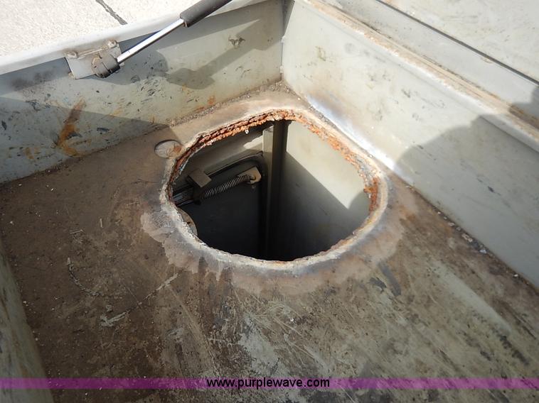 image for item I5270 1997 International 4700 service truck